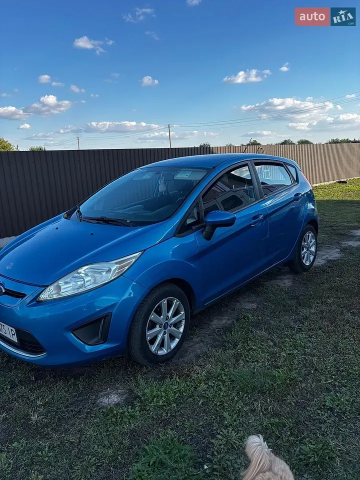 Ford Fiesta 2012 photo 2