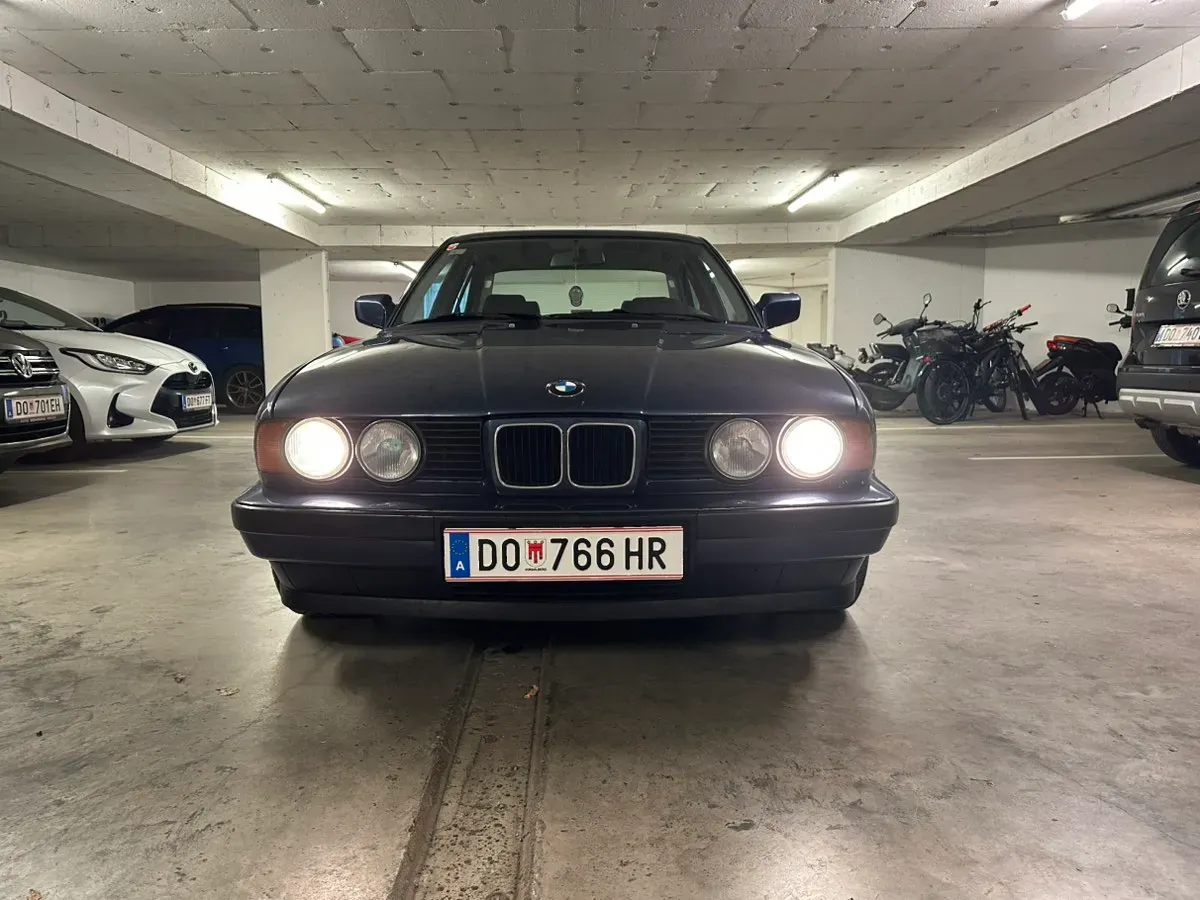 BMW 5 Series 1990 photo 2