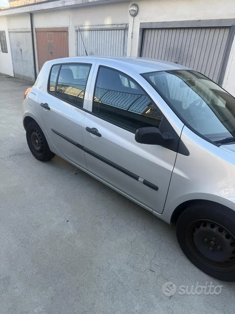 Renault Clio 2007 photo 2
