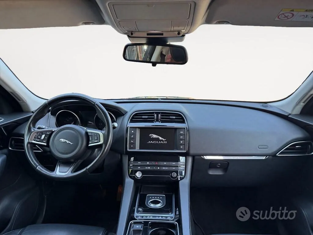 Jaguar F-Pace 2017 photo 5