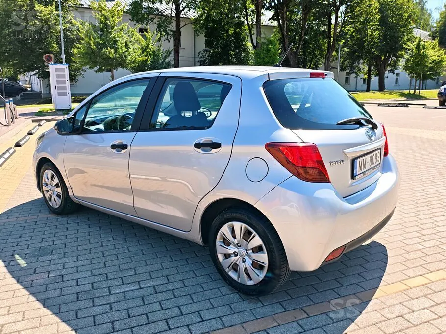 Toyota Yaris 2015 photo 3