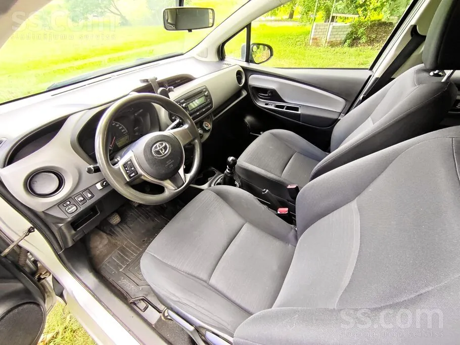 Toyota Yaris 2015 photo 5