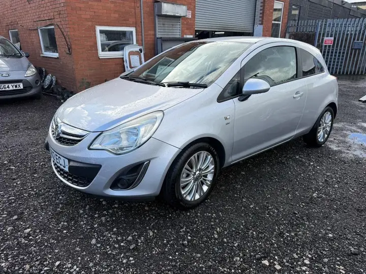 Vauxhall Corsa 2012 photo 2