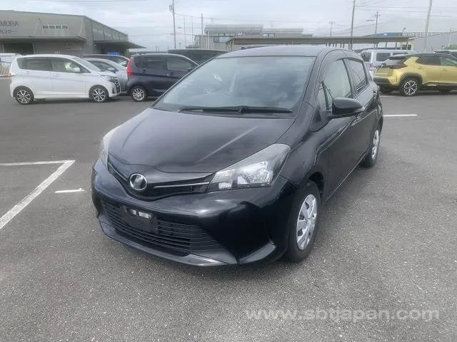 Toyota Vitz F 2015 photo 2