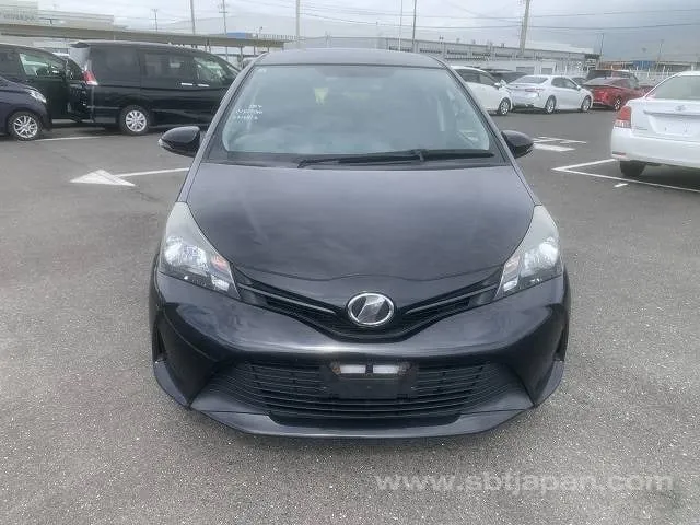 Toyota Vitz F 2015 photo 5