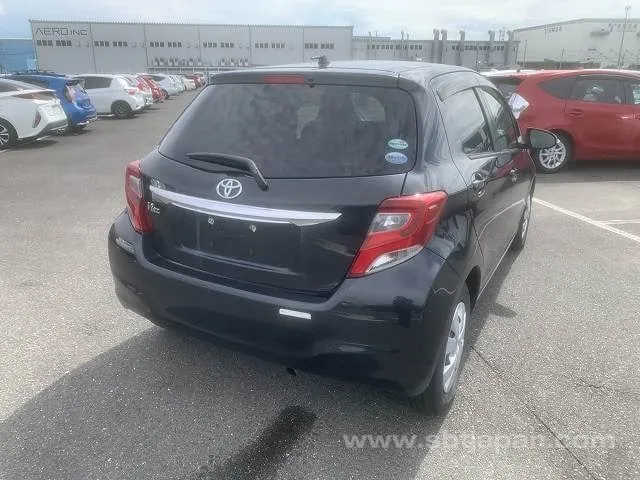 Toyota Vitz F 2015 photo 4