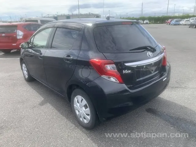 Toyota Vitz F 2015 photo 3
