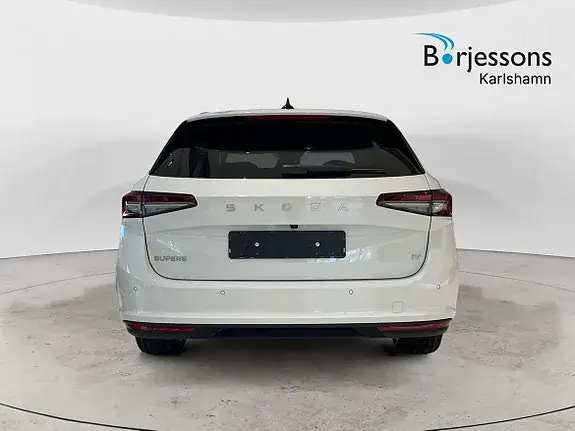 Skoda Superb 2027 photo 4