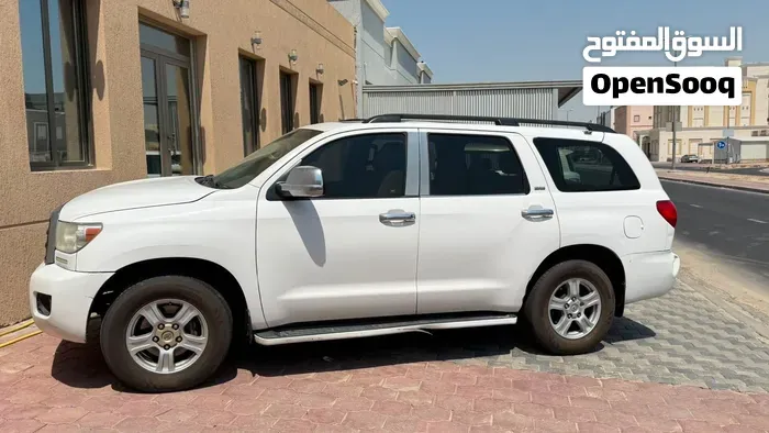 Toyota Sequoia 2010 photo 4