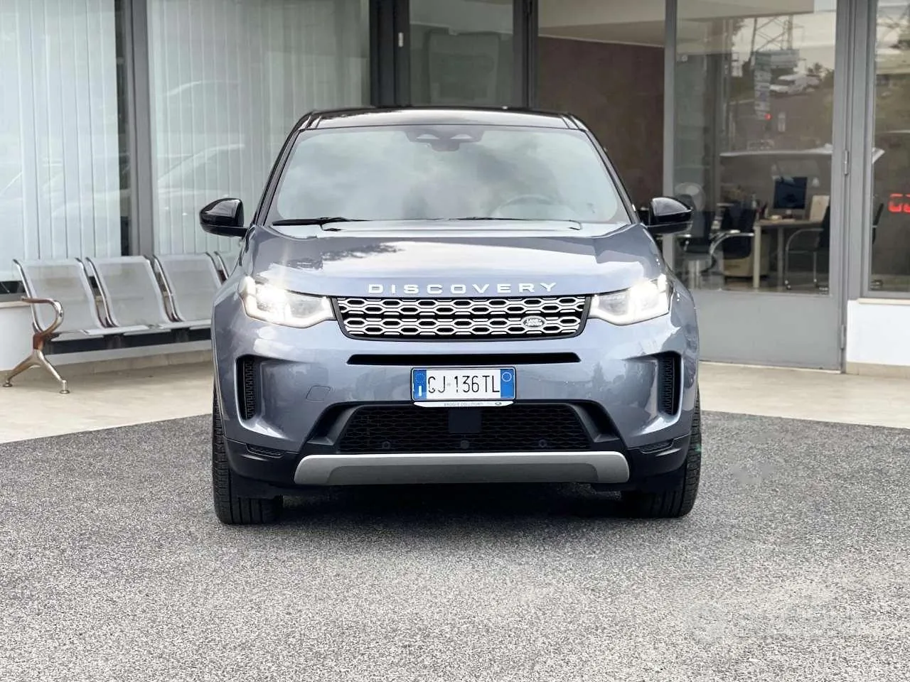 Land Rover Discovery Sport 2022 photo 2