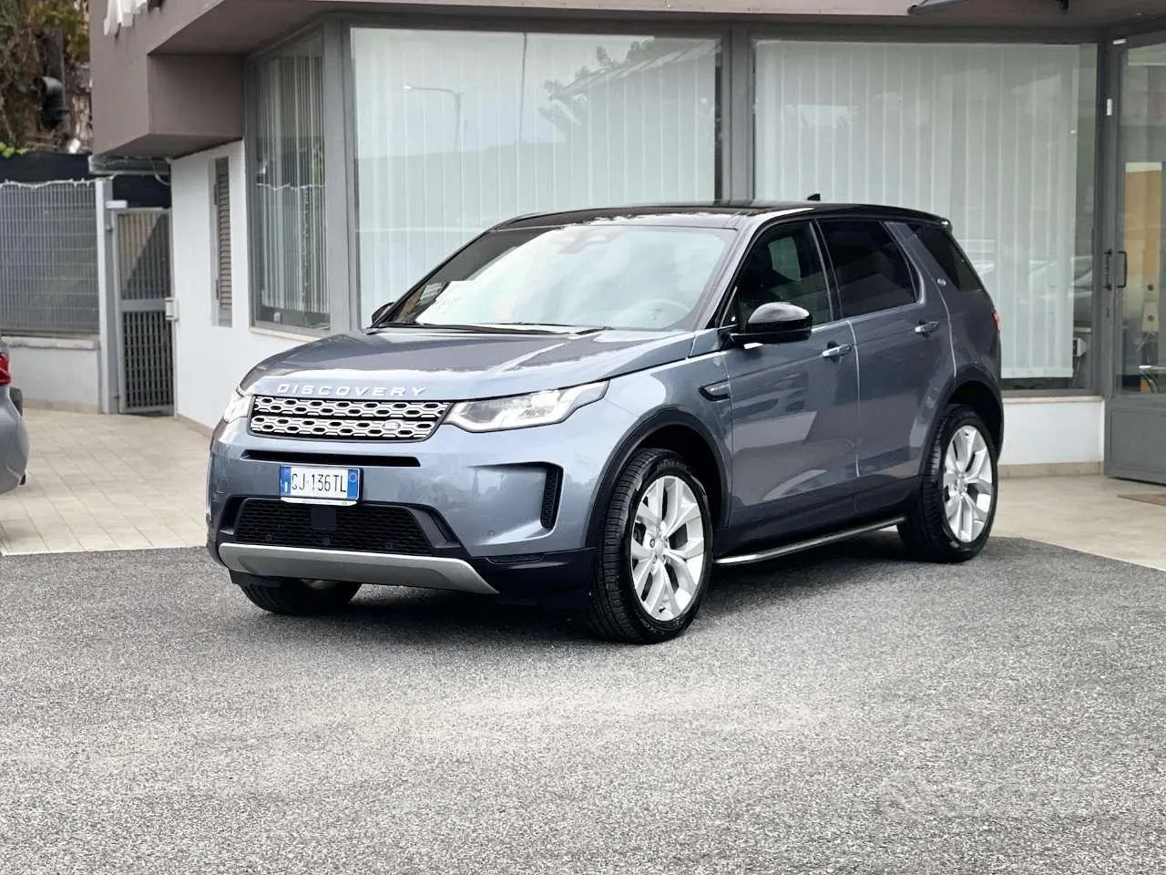 Land Rover Discovery Sport 2022 photo 3