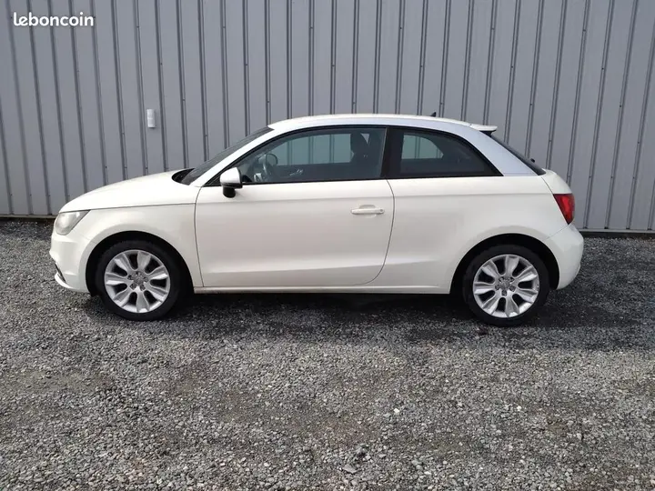 Audi A1 2011 photo 2