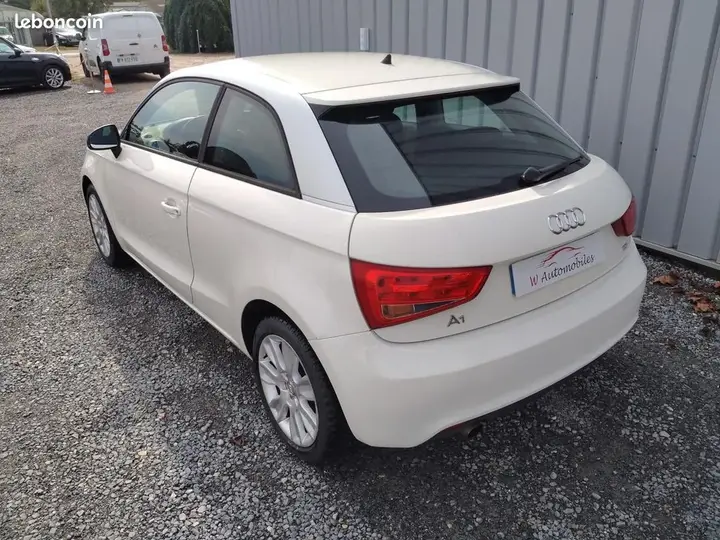 Audi A1 2011 photo 3