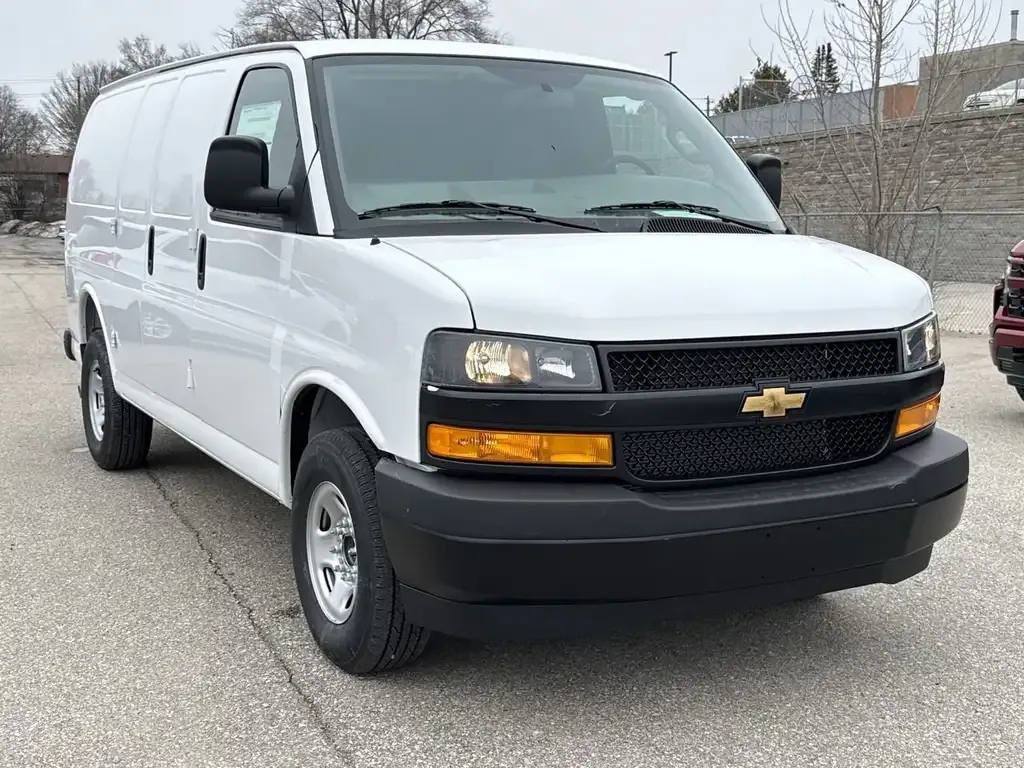 Chevrolet Express 2500 2026 photo 2