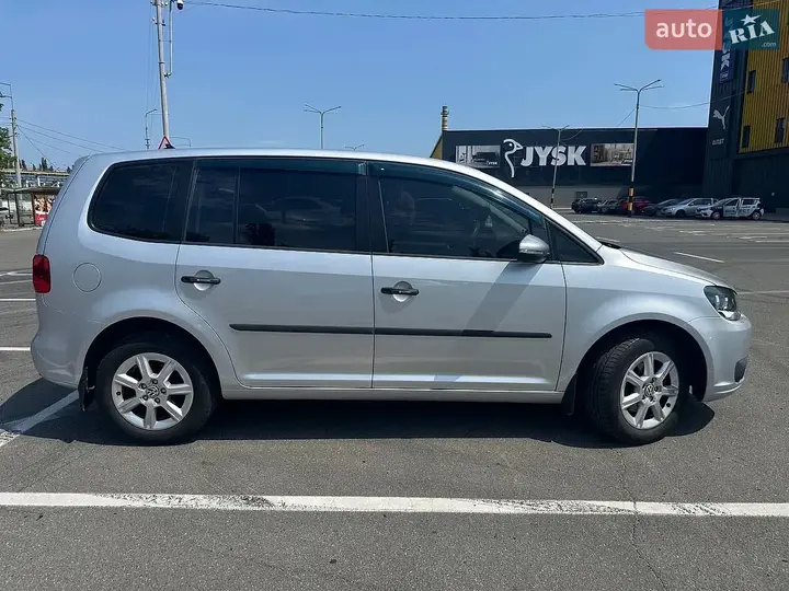 Volkswagen Touran 2014 photo 2