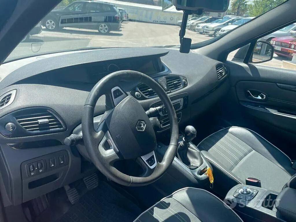 Renault Scenic 2012 photo 3