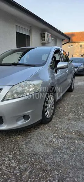 Toyota Auris 2010 photo 3