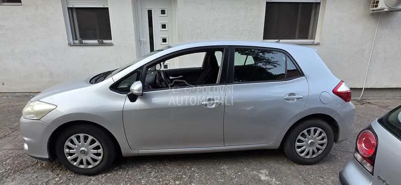 Toyota Auris 2010 photo 5