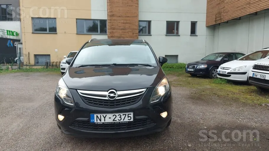 Opel Zafira 2013 photo 2