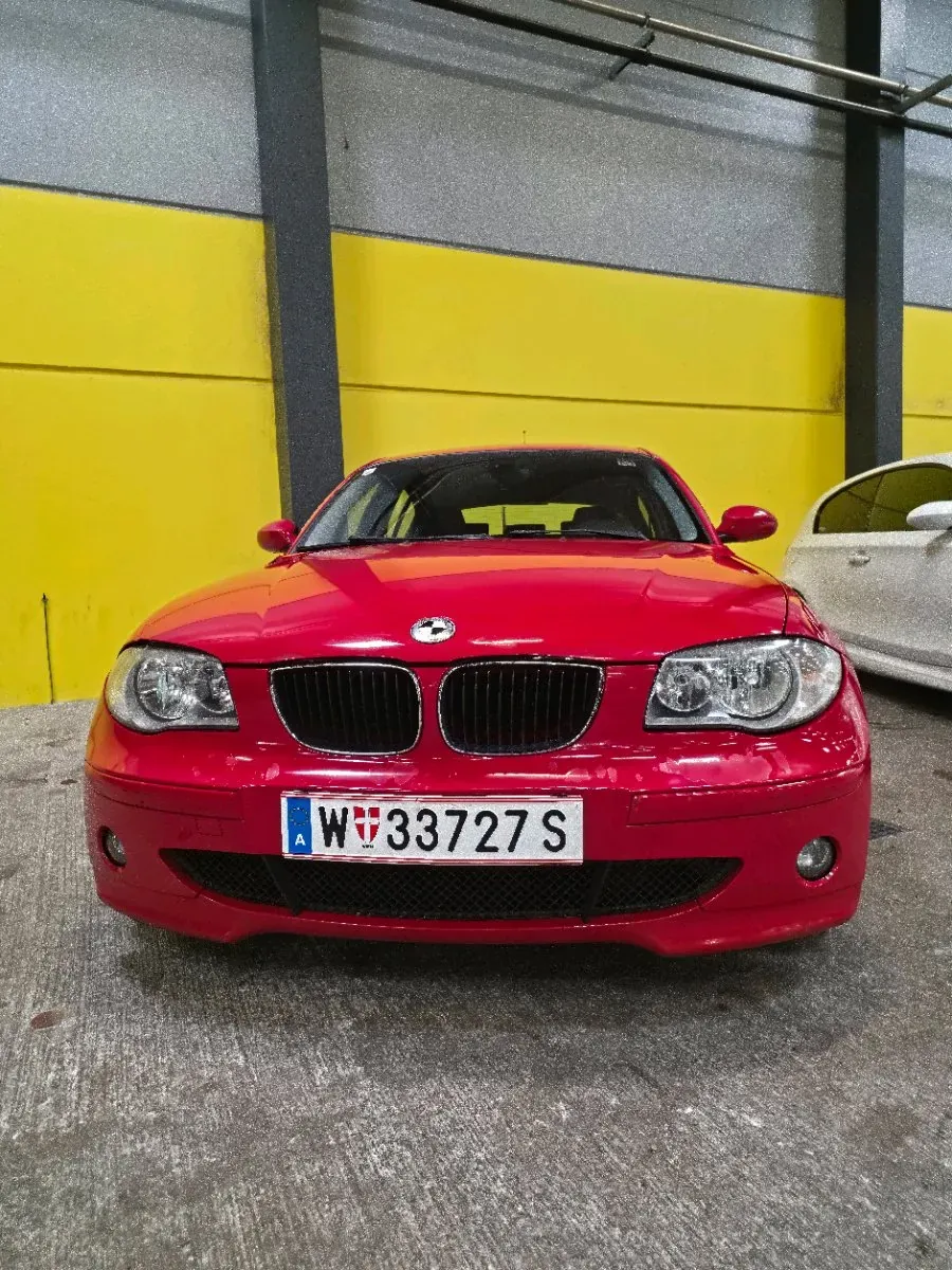 BMW 1 Series 2002 photo 2