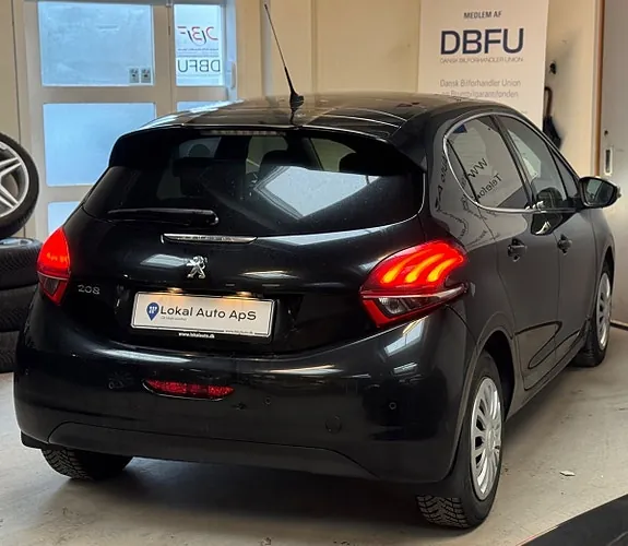 Peugeot 208 2017 photo 3