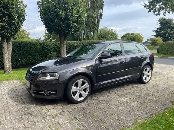 Audi A3 2010 photo 2