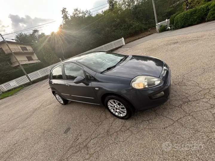 Fiat Grande Punto 2010 photo 3