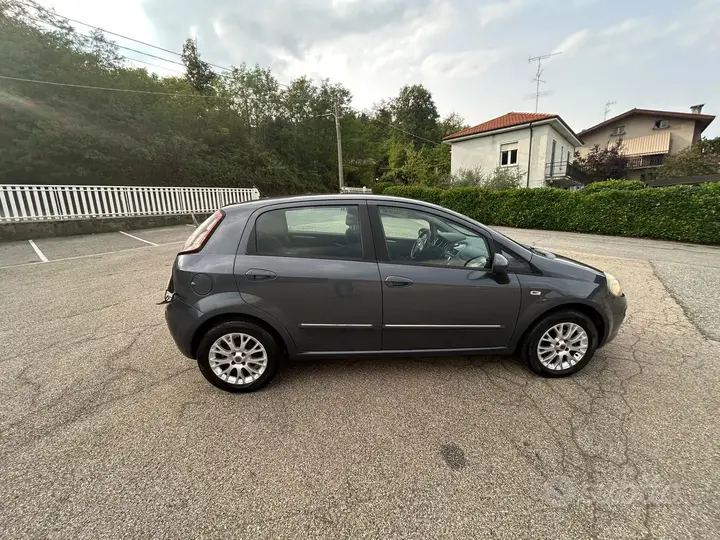 Fiat Grande Punto 2010 photo 4