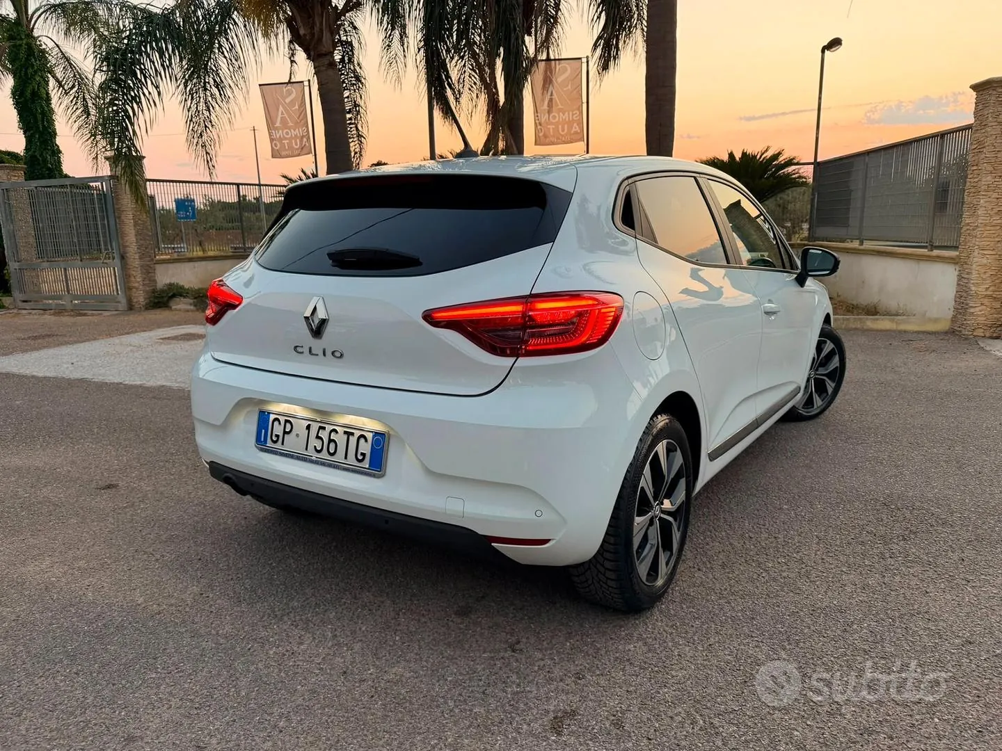 Renault Clio 2023 photo 2