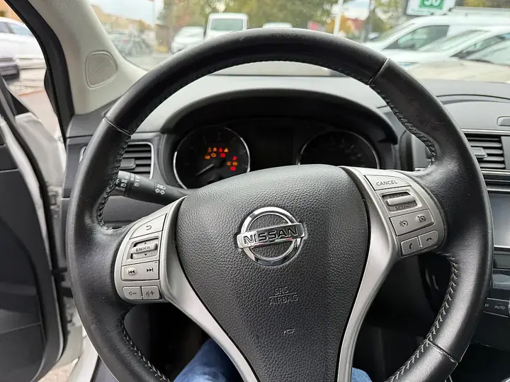 Nissan Pulsar 2016 photo 3