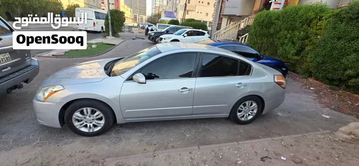 Nissan Altima 2011 photo 2