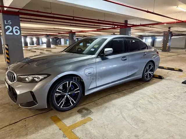 BMW 330E