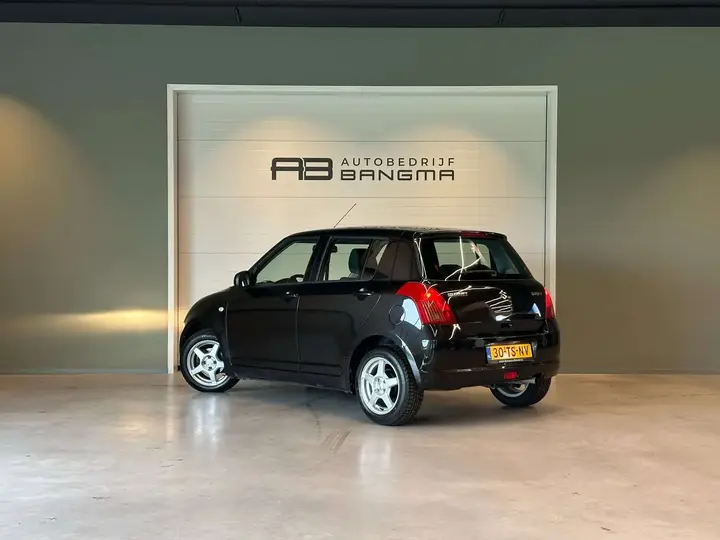 Suzuki Swift 2007 photo 2