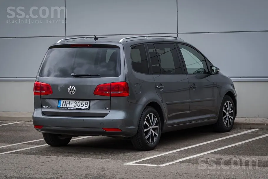 Volkswagen Touran 2011 photo 4