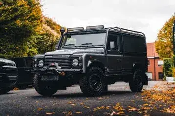 Land Rover Defender 2011 photo 3