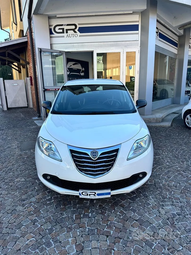 Lancia Ypsilon 2014 photo 2