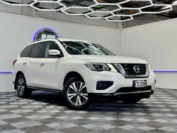 Nissan Pathfinder 2017 photo 2
