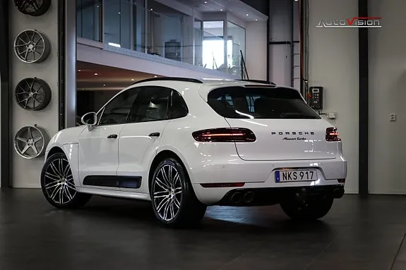 Porsche Macan Turbo 2017 photo 2
