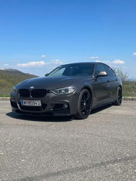 BMW 3 Series 2012 photo 2