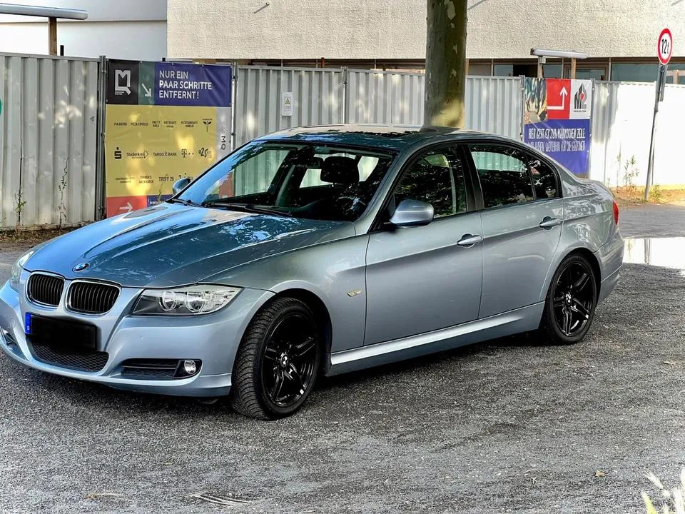 BMW 318I