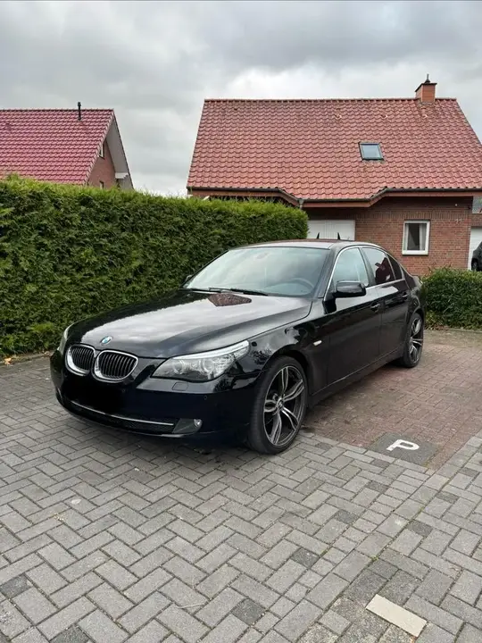 BMW 523I