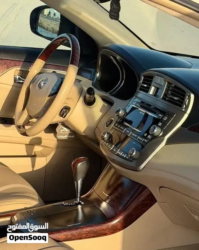 Toyota Avalon 2012 photo 2