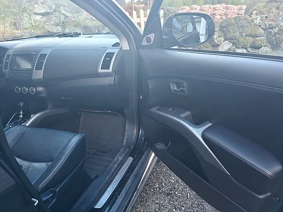 Mitsubishi Outlander 2011 photo 5