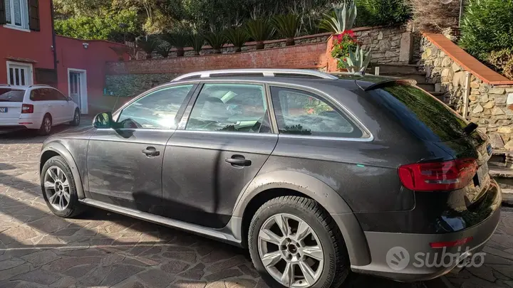 Audi A4 Allroad 2010 photo 2