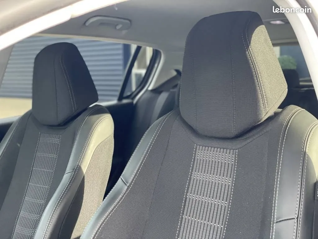 Peugeot 308 2018 photo 3