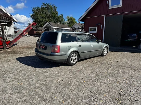 Volkswagen Passat 2004 photo 5