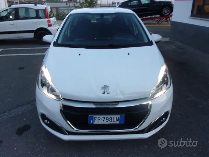 Peugeot 208 2018 photo 2