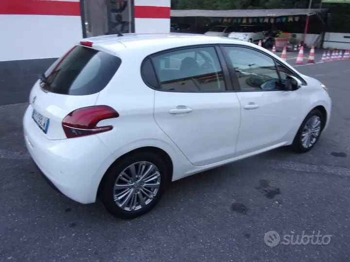 Peugeot 208 2018 photo 5