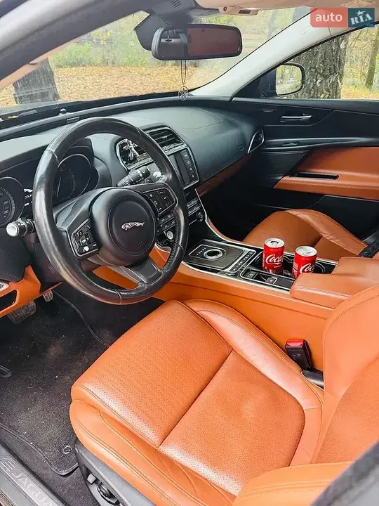 Jaguar Xe 2015 photo 4