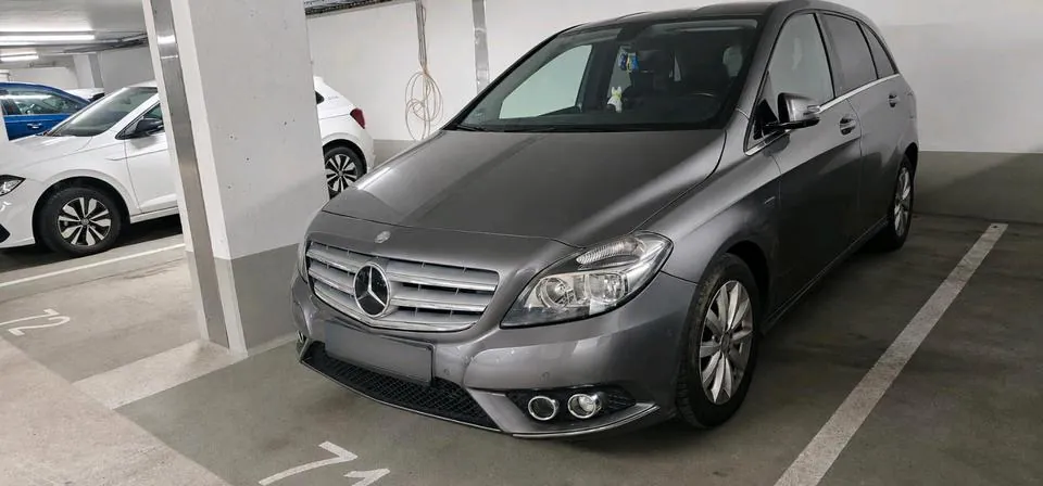 Mercedes-Benz B180